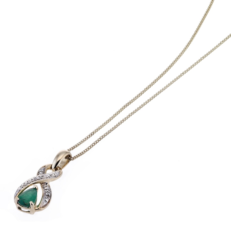 Emerald pendant necklace